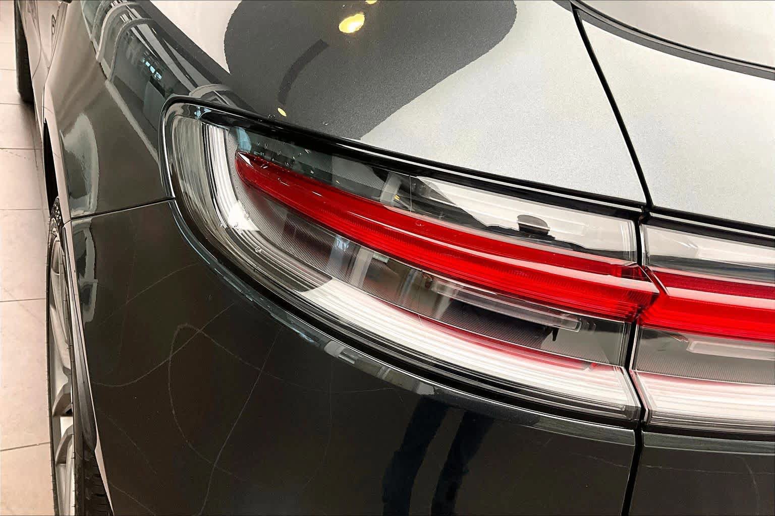 Used 2025 Porsche Macan AWD/4WD image 27
