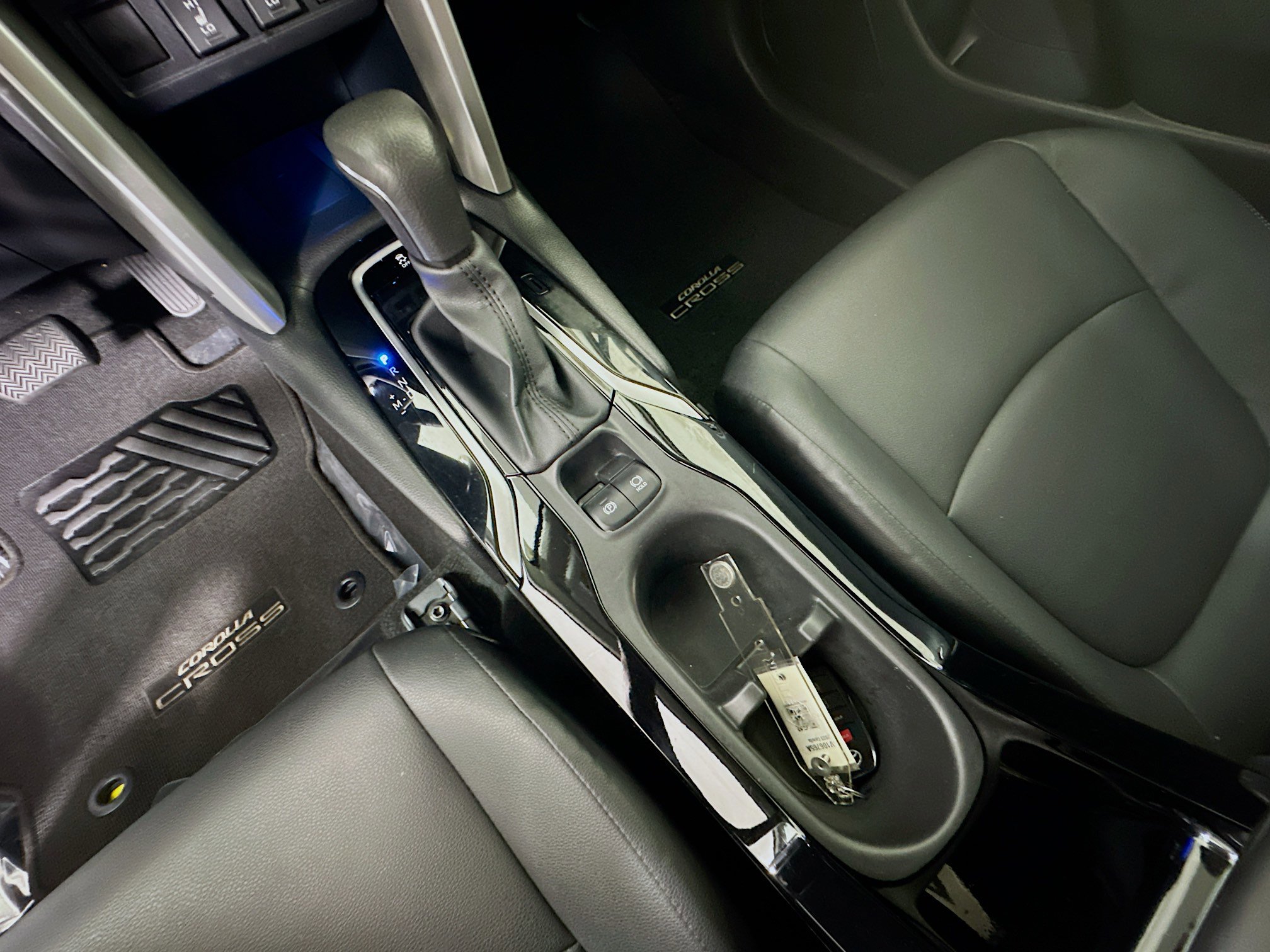 Used 2023 Toyota Corolla Cross XLE w/ Convenience Package AWD/4WD image 22