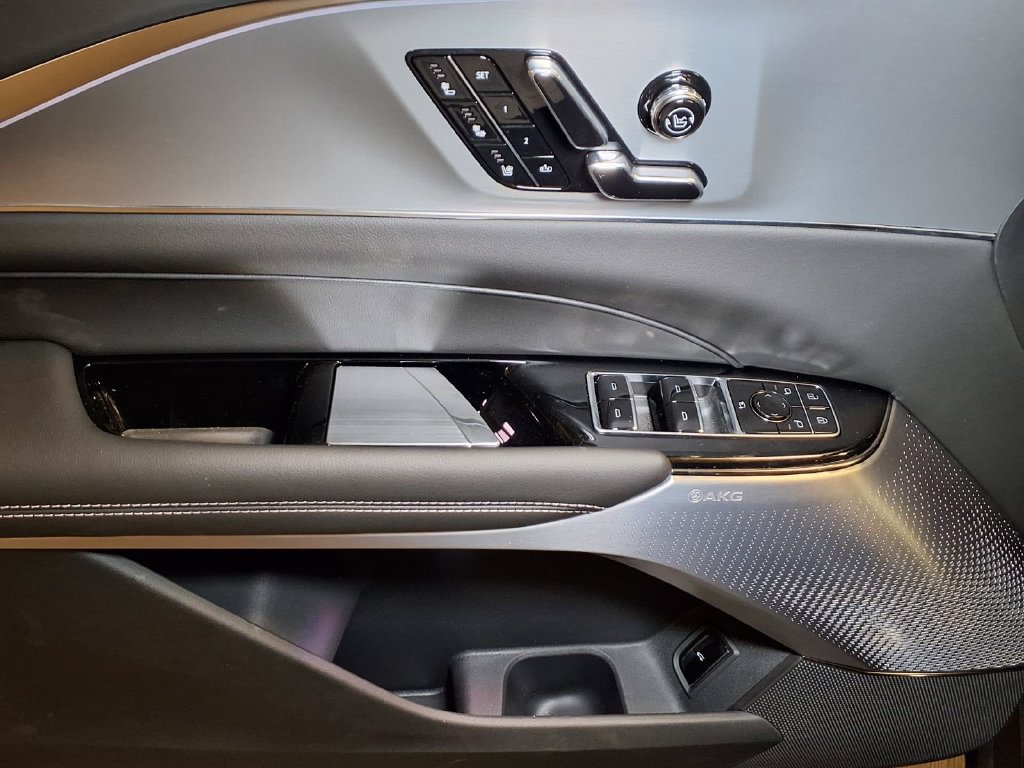 New 2027 Cadillac Lyriq Premium Luxury RWD image 16