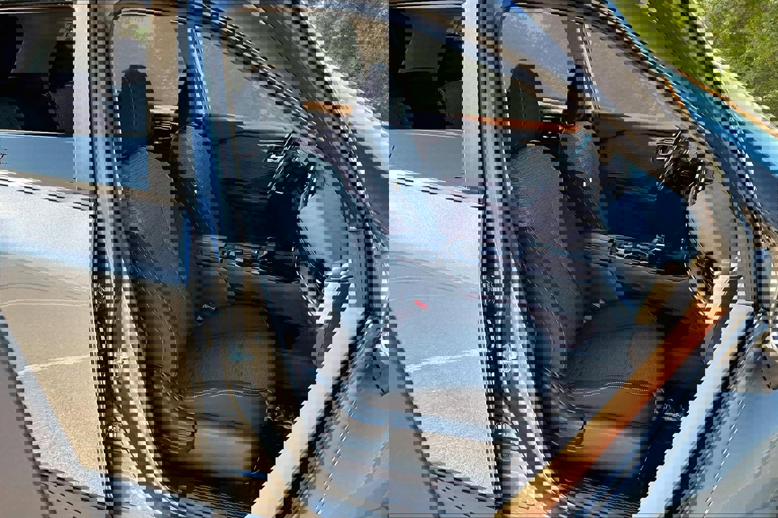 Used 2023 Nissan Rogue SV image 32