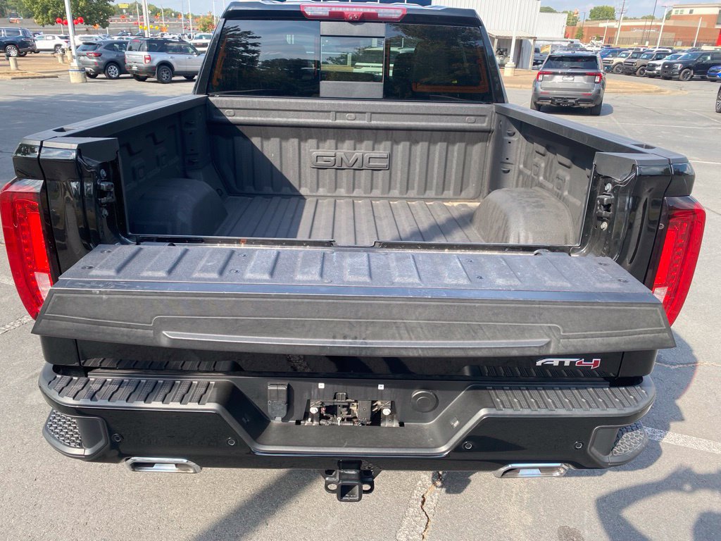 Used 2025 GMC Sierra 1500 AT4 w/ Technology Package AWD/4WD image 10