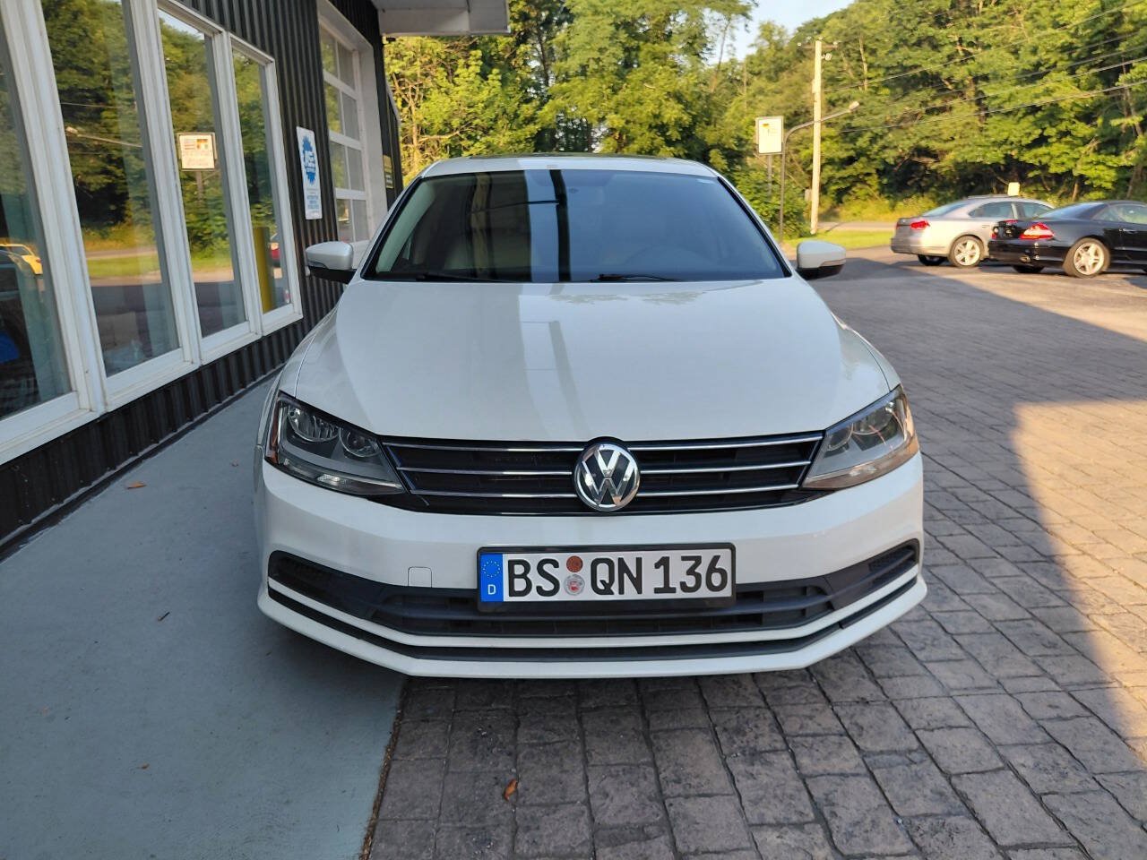 Used 2017 Volkswagen Jetta SE FWD image 4