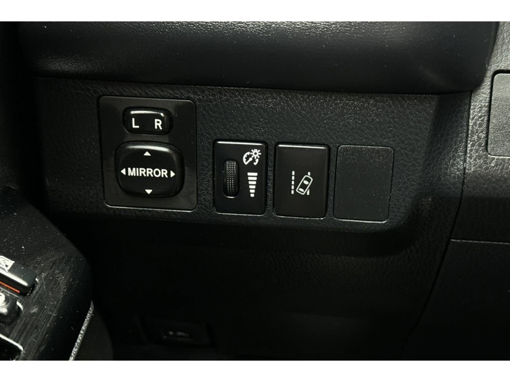 Used 2016 Toyota RAV4 Limited image 29