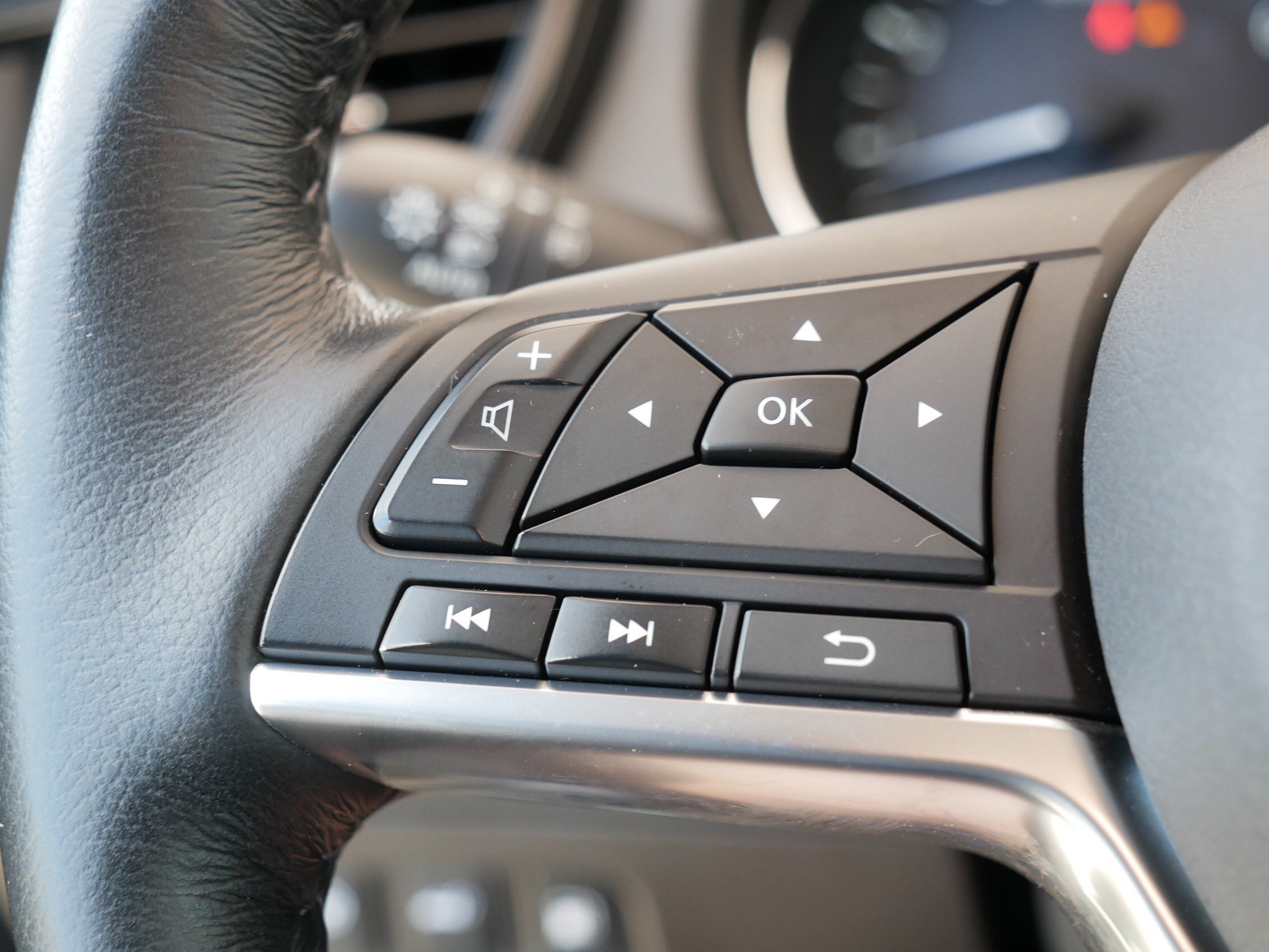 Used 2018 Nissan Rogue SL w/ Premium Package image 28