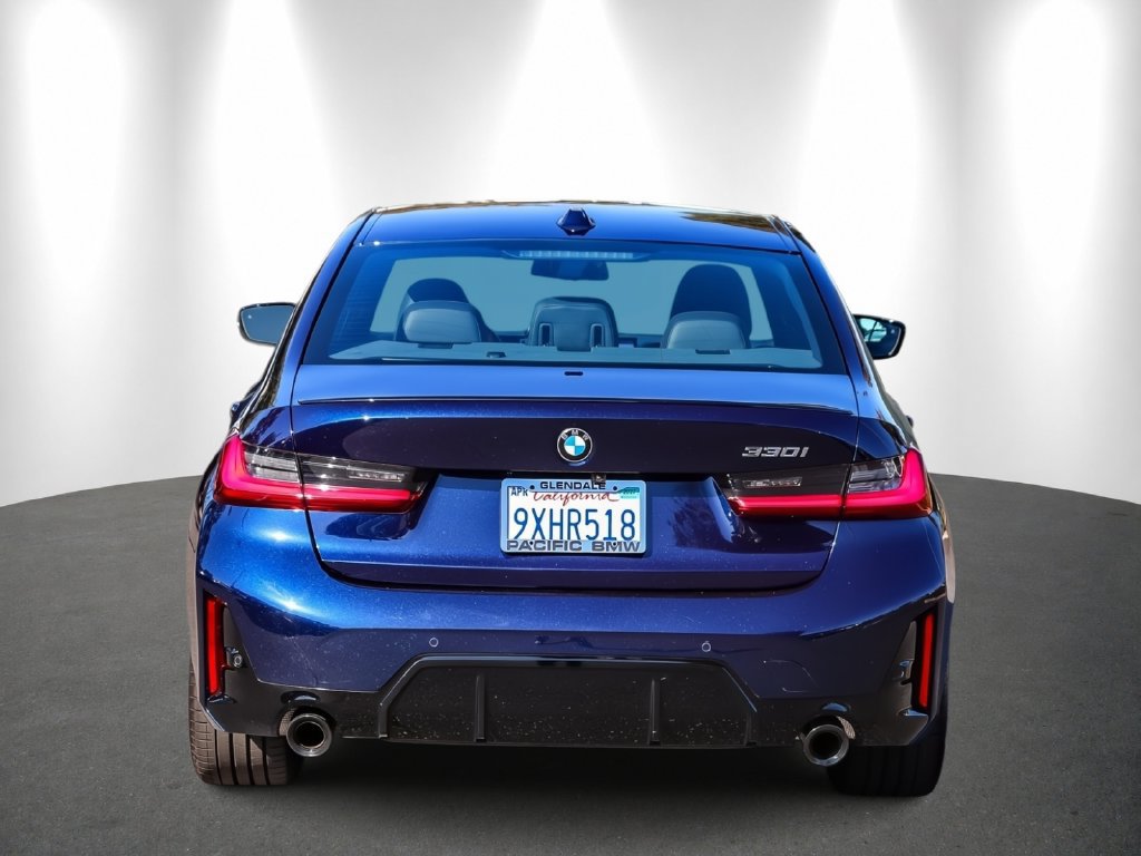 Used 2026 BMW 330i Sedan w/ M Sport Package RWD image 5