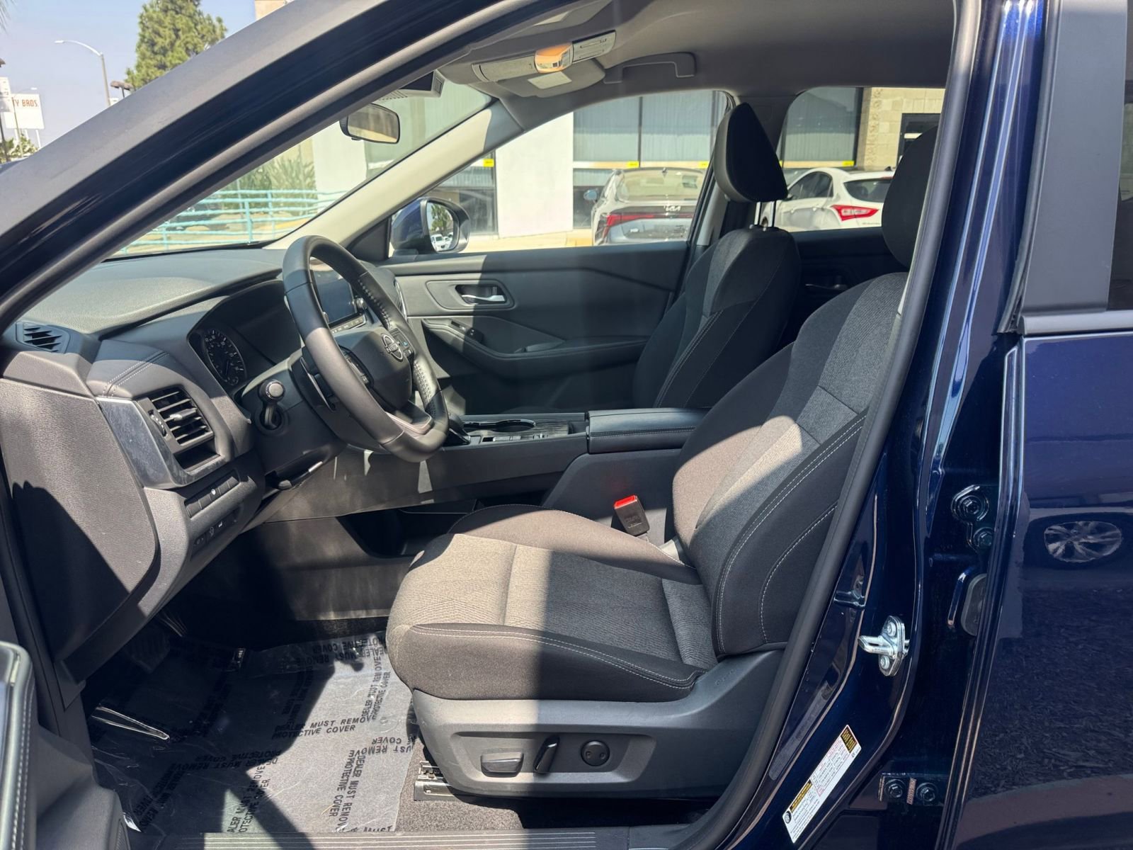 Used 2025 Nissan Rogue SV FWD image 29