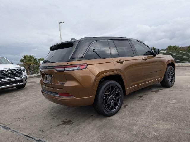 New 2027 Jeep Grand Cherokee Summit w/ Adv Protech Group IV AWD/4WD image 4
