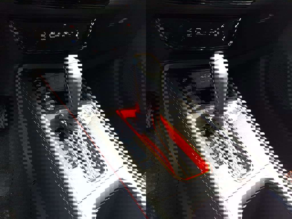 New 2025 Nissan Kicks SR image 11