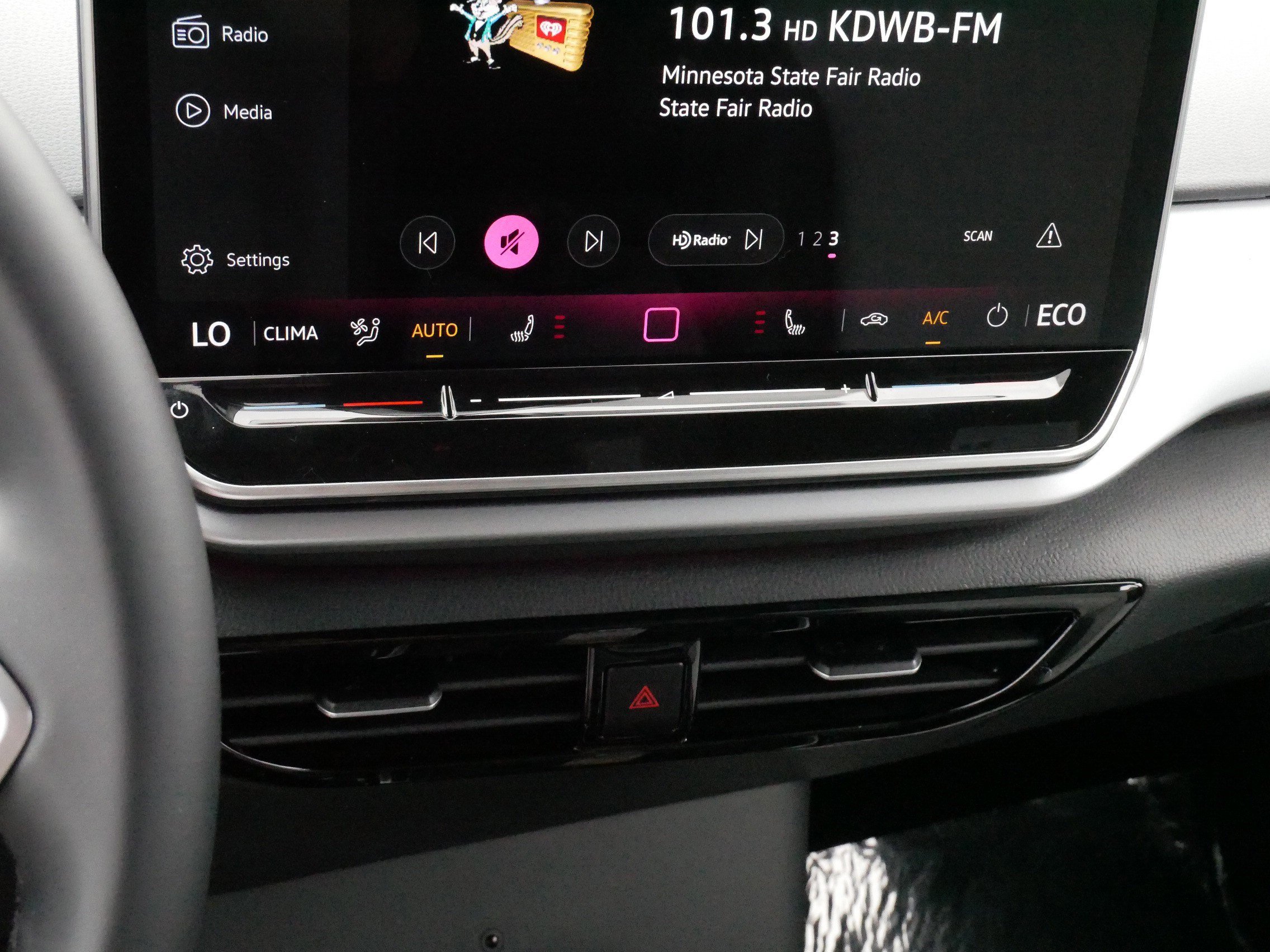 Certified 2025 Volkswagen ID.4 Pro AWD/4WD image 23