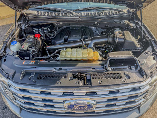 Used 2020 Ford Expedition Limited image 19