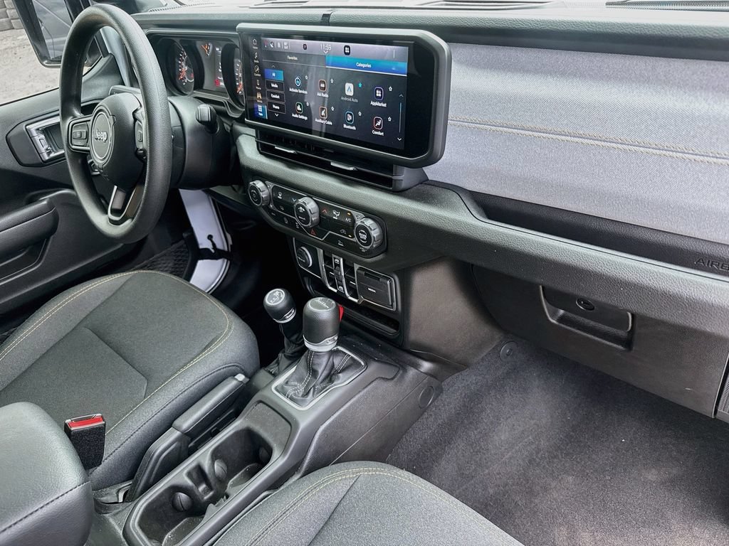 Used 2025 Jeep Gladiator Overland AWD/4WD image 34