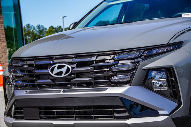 New 2026 Hyundai Tucson SEL Plus FWD image 2
