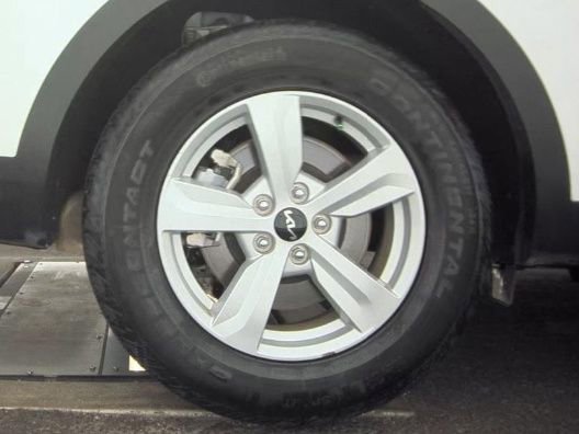 Used 2025 Kia Sorento LX image 12