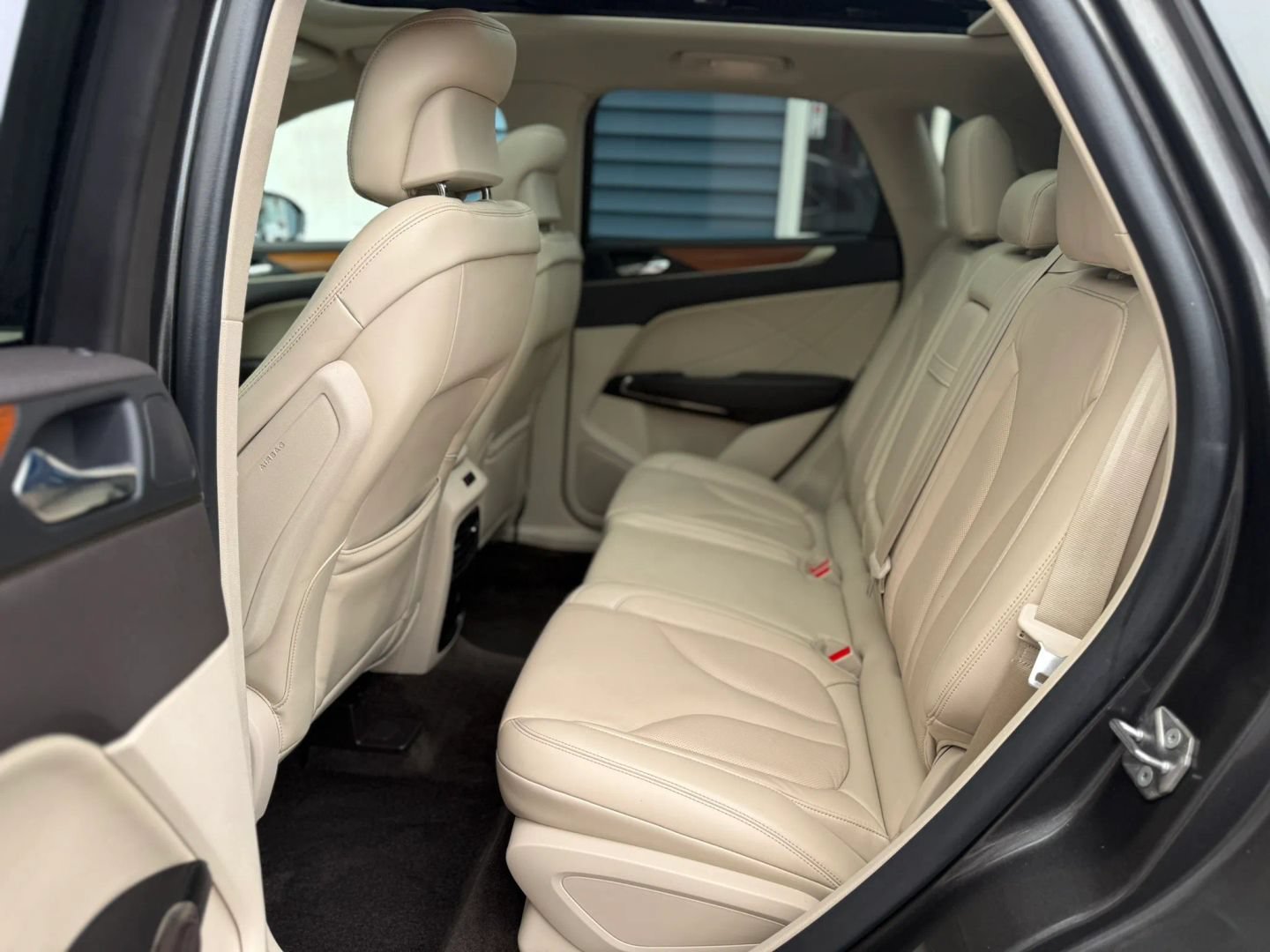 Used 2019 Lincoln MKC Select w/ Select Plus Package AWD/4WD image 32
