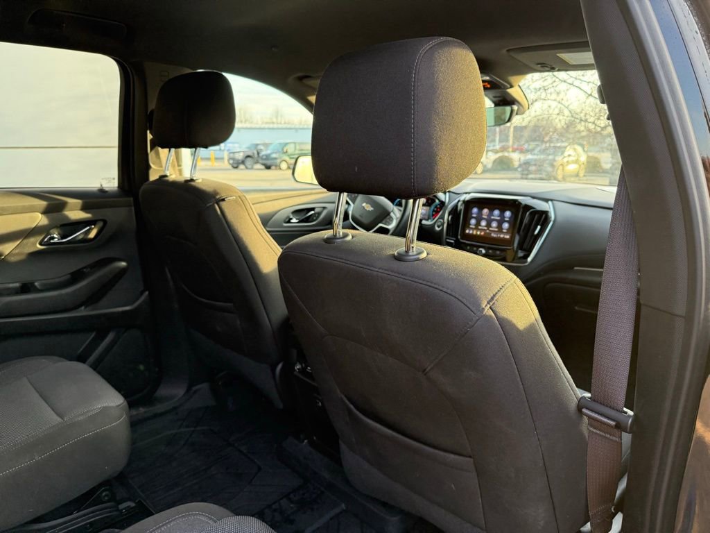 Used 2023 Chevrolet Traverse LT w/ Rear Camera Mirror Package image 22