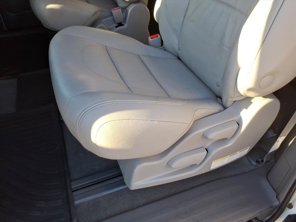 Used 2018 Toyota Sienna XLE AWD/4WD image 23