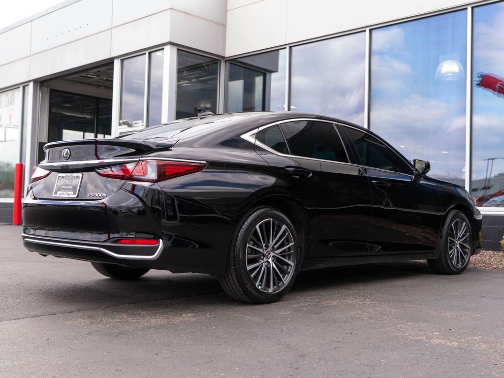 Used 2025 Lexus ES 300h w/ Premium Package FWD image 9