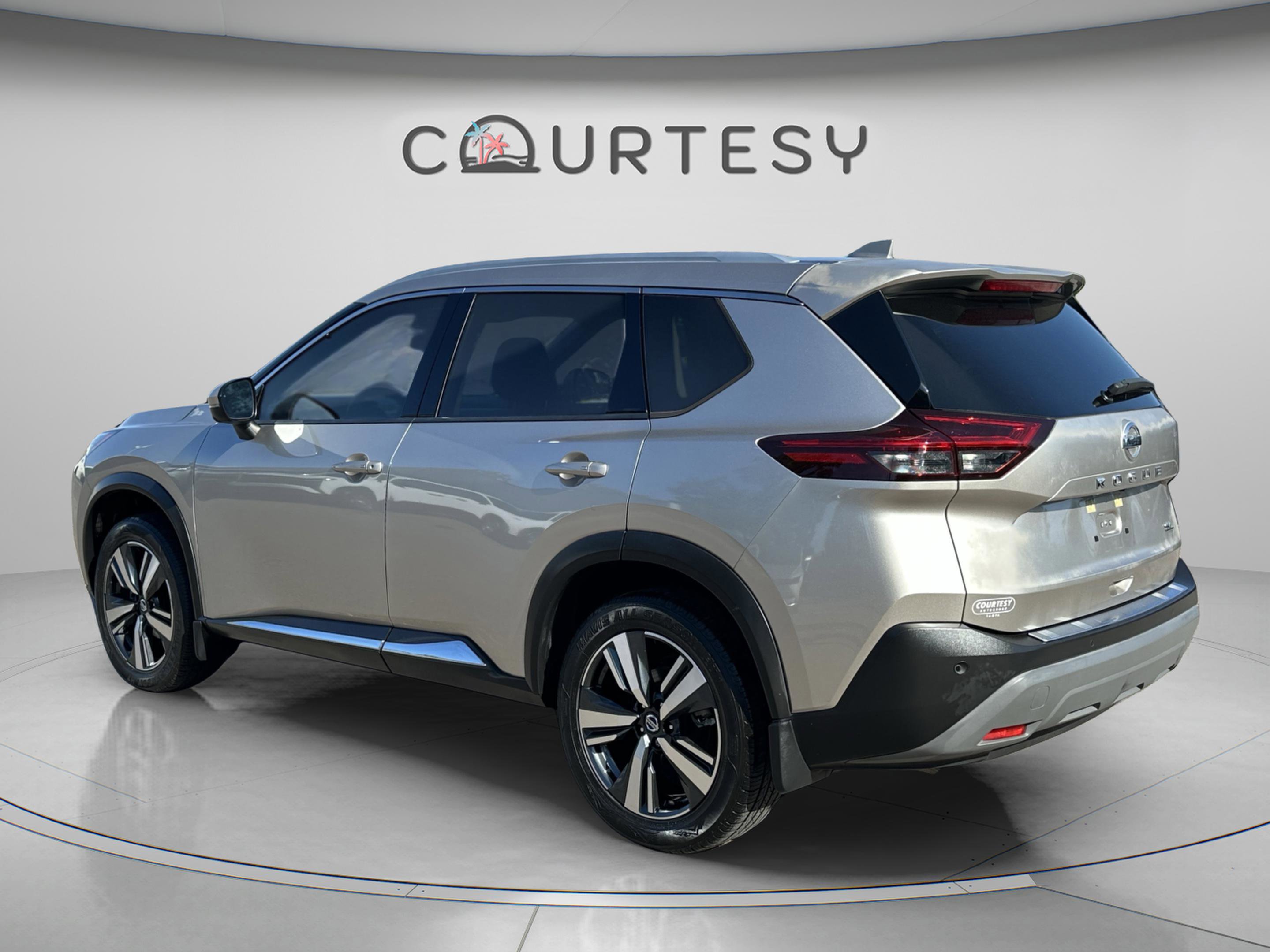 Certified 2021 Nissan Rogue SL w/ Premium Package FWD image 5