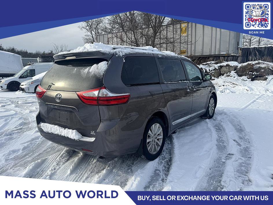 Used 2015 Toyota Sienna LE image 2