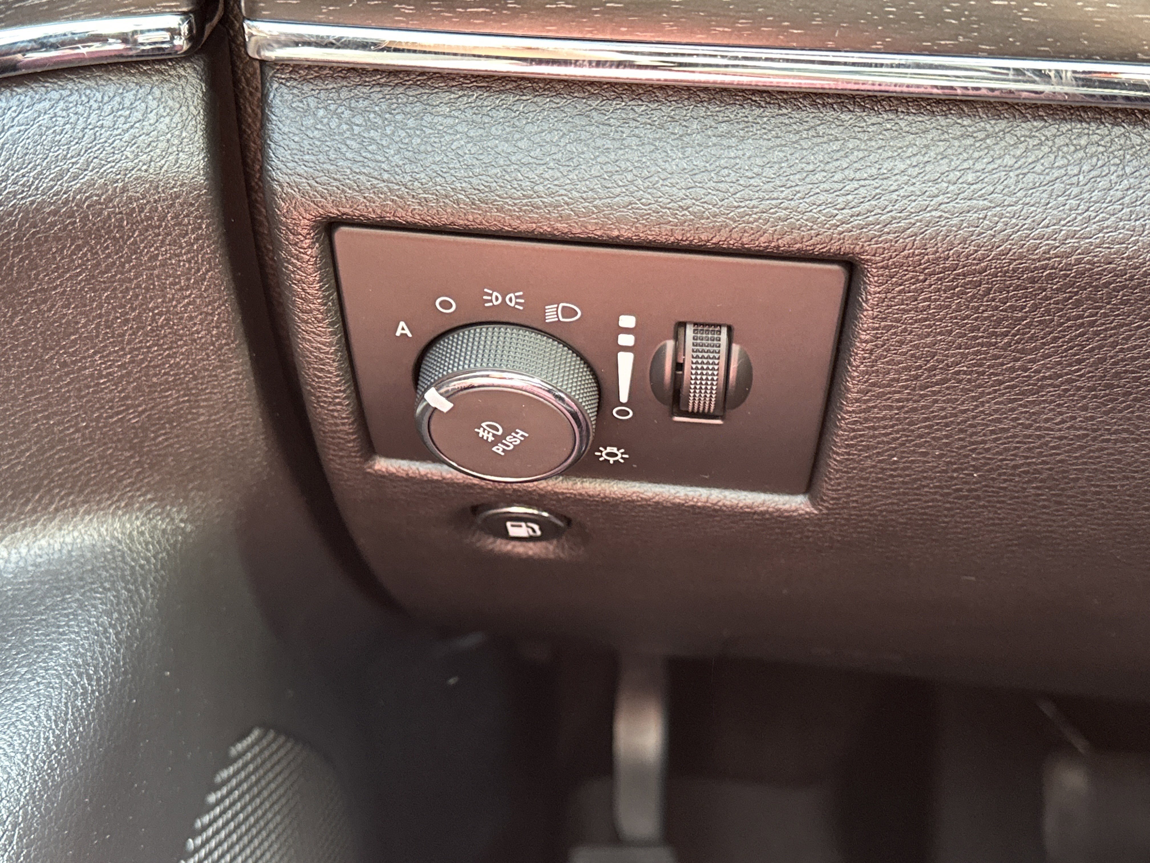 Used 2017 Jeep Grand Cherokee Limited image 28