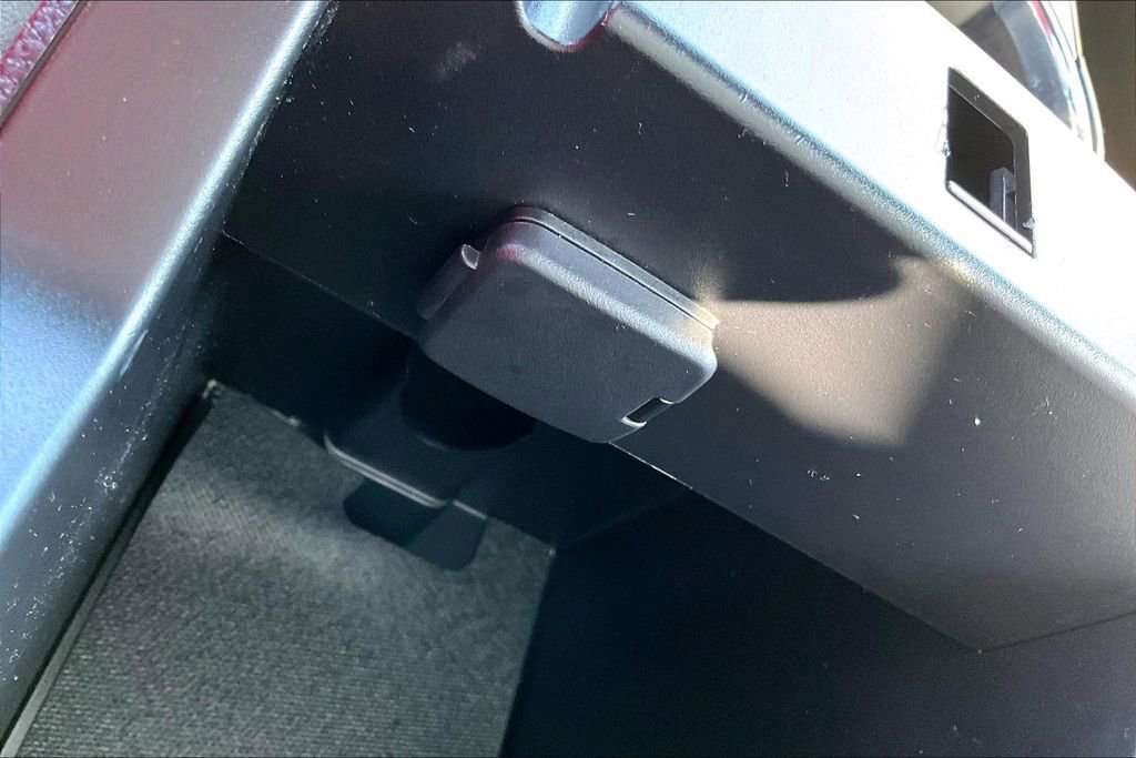 Used 2019 Ford Explorer XLT image 32