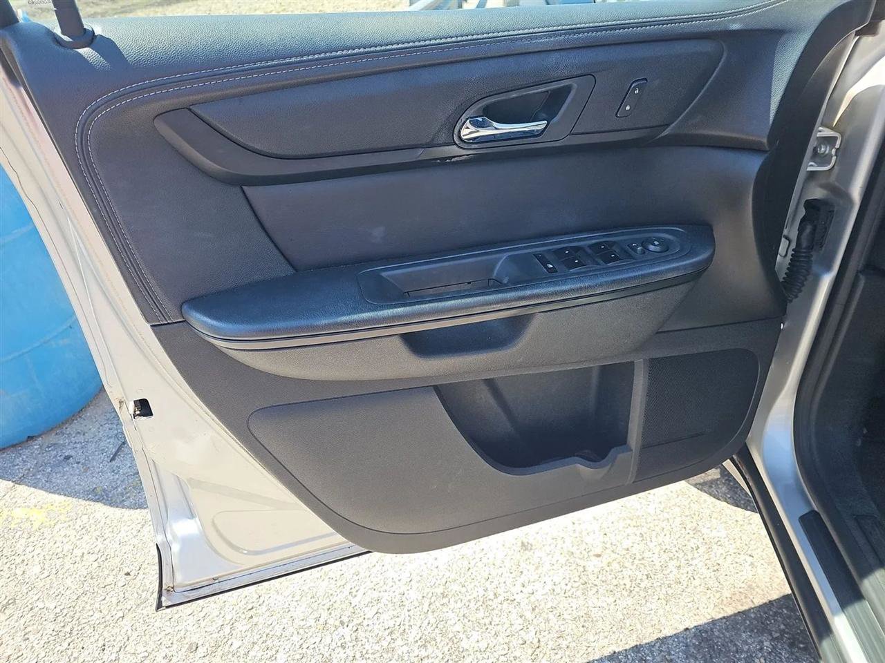 Used 2014 GMC Acadia SLE FWD image 15