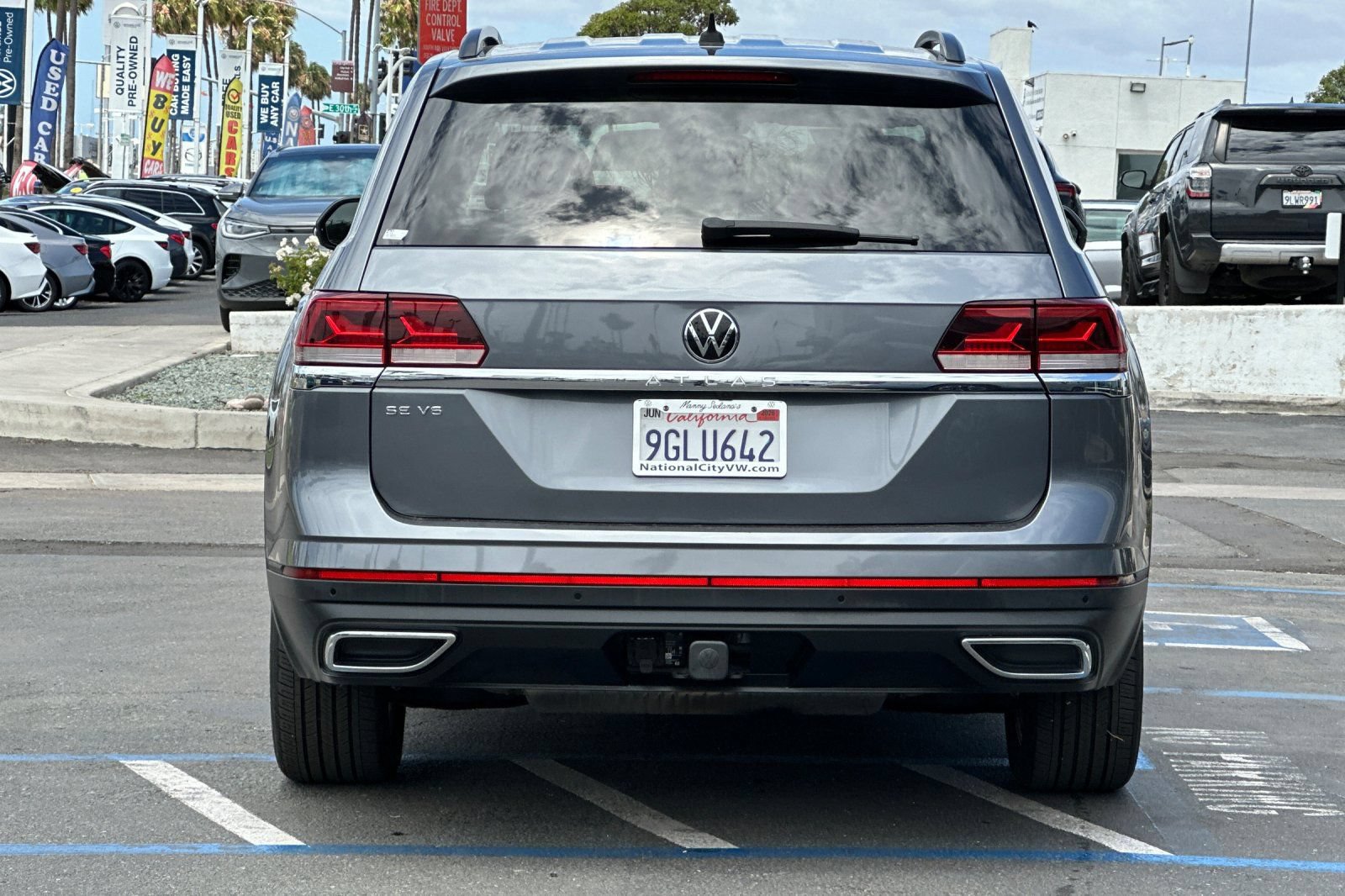 Used 2023 Volkswagen Atlas SE w/ Panoramic Sunroof Package FWD image 5