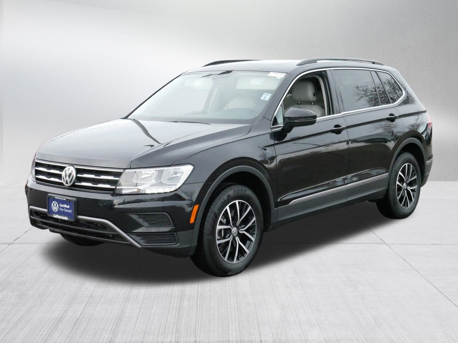 Used 2021 Volkswagen Tiguan SE w/ Panoramic Sunroof Package image 3
