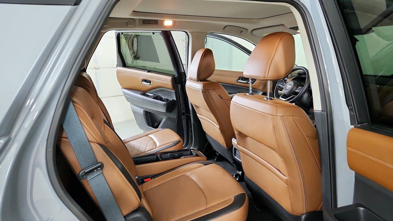 Used 2024 Nissan Pathfinder Platinum FWD image 22