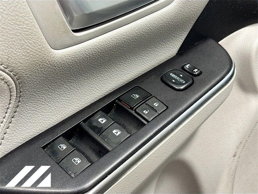 Used 2017 Toyota Camry XLE image 18