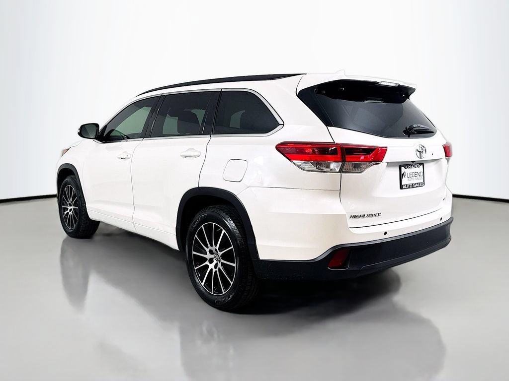 Used 2017 Toyota Highlander SE FWD image 6