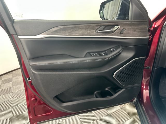 New 2026 Jeep Grand Cherokee Limited AWD/4WD image 17