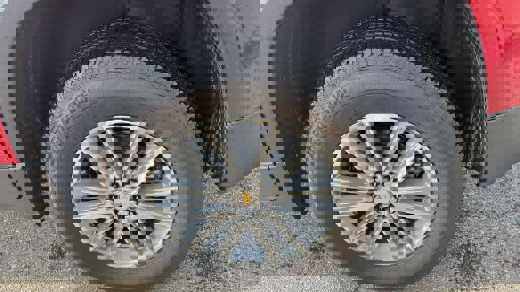 Used 2024 Chevrolet Traverse LT image 9