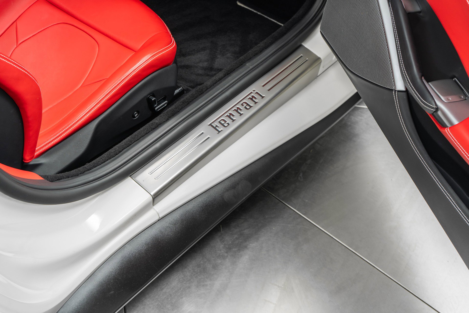 Used 2019 Ferrari Portofino RWD image 31