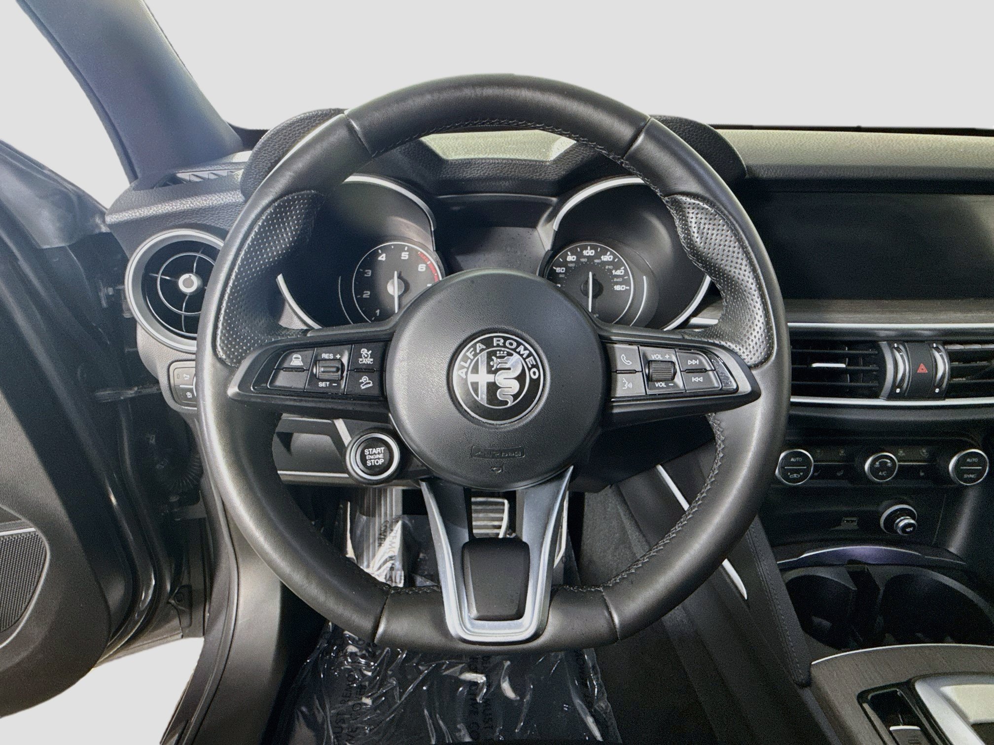 Used 2023 Alfa Romeo Stelvio Ti AWD/4WD image 13