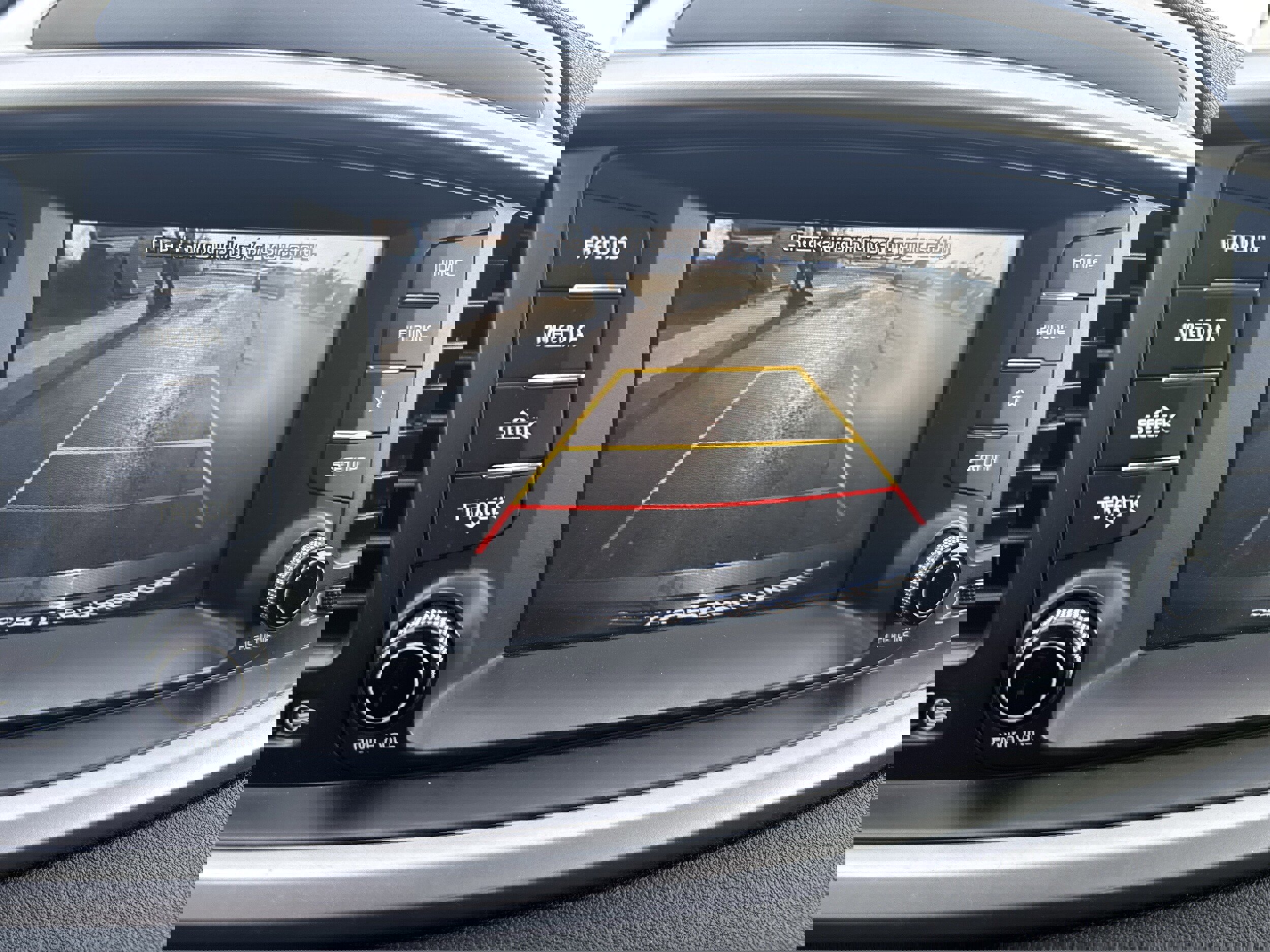 Used 2019 Kia Sorento LX image 14