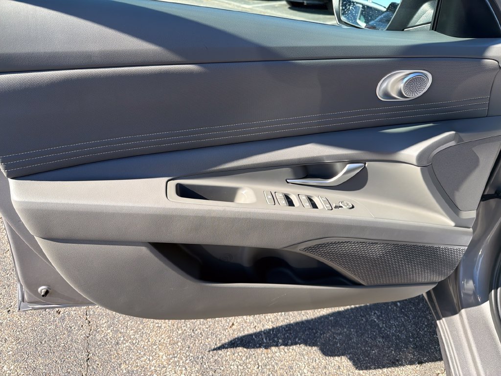Used 2024 Hyundai Elantra SEL w/ Convenience Package FWD image 12