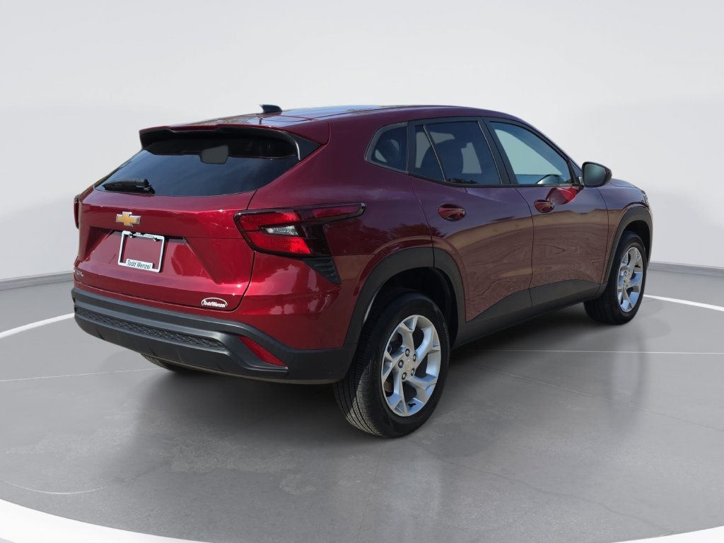 Used 2024 Chevrolet Trax LS w/ LS Convenience Package FWD image 3