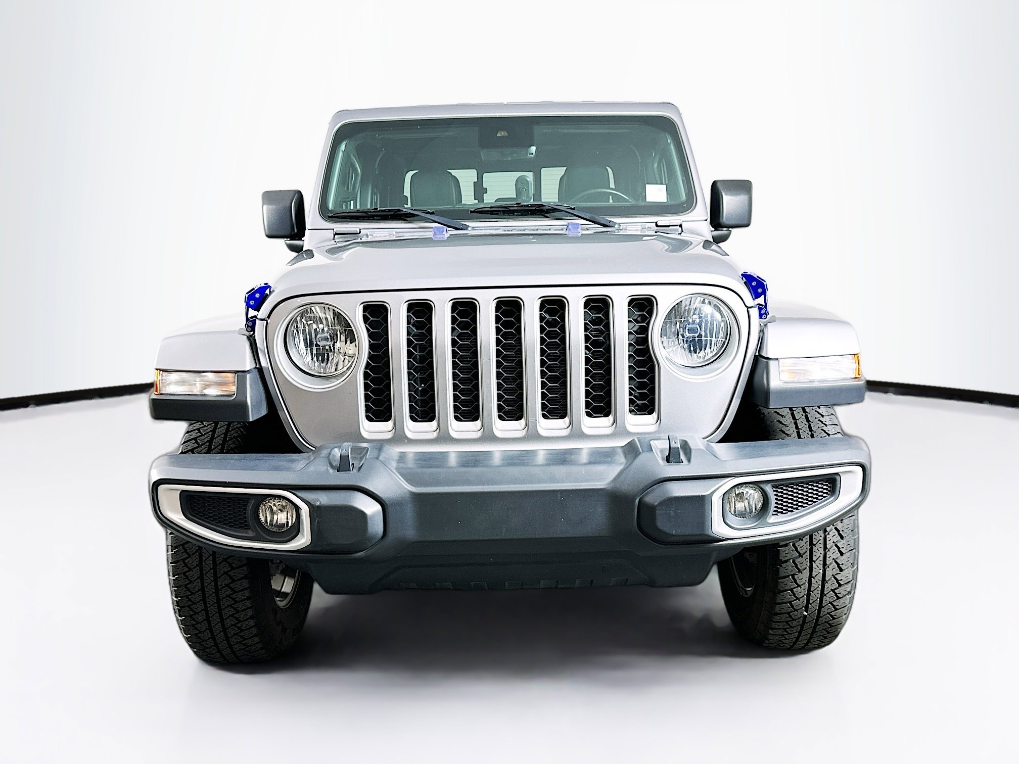 Used 2020 Jeep Gladiator Overland image 2