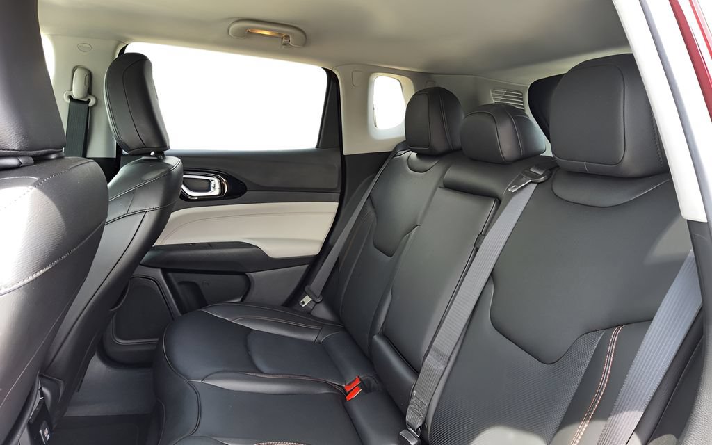 Used 2022 Jeep Compass Limited AWD/4WD image 25