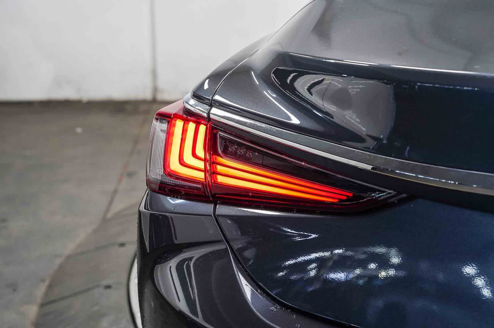 Used 2025 Lexus ES 350 FWD image 11
