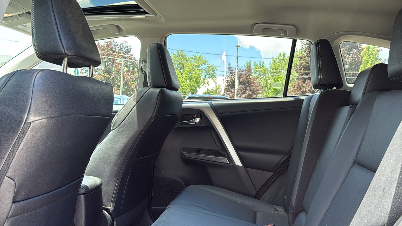Used 2017 Toyota RAV4 Platinum w/ All Weather Liner Package AWD/4WD image 22