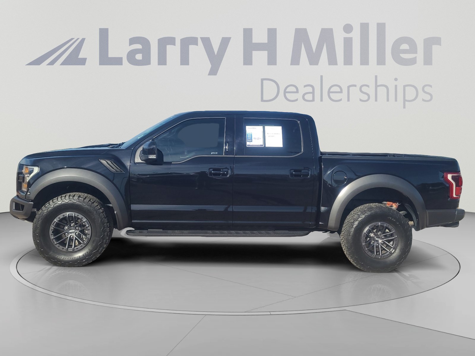 Used 2019 Ford F150 Raptor w/ Equipment Group 802A Luxury AWD/4WD image 2