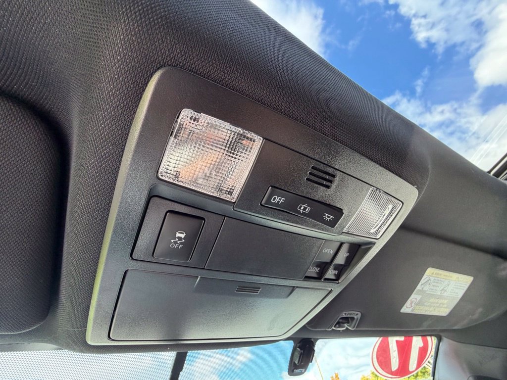 Used 2017 Toyota Tacoma Limited w/ Tow Package AWD/4WD image 18