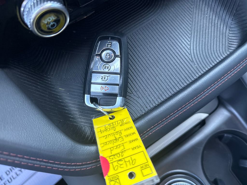 Used 2025 Ford Explorer Active w/ Active Comfort Package image 32