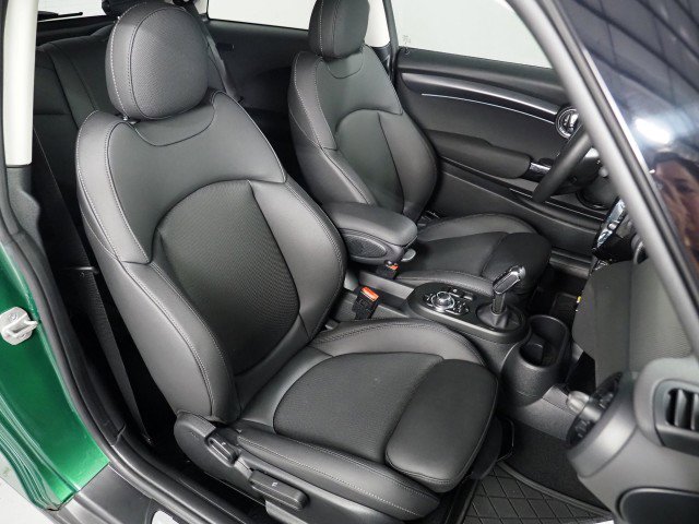 Used 2024 MINI Cooper SE image 2