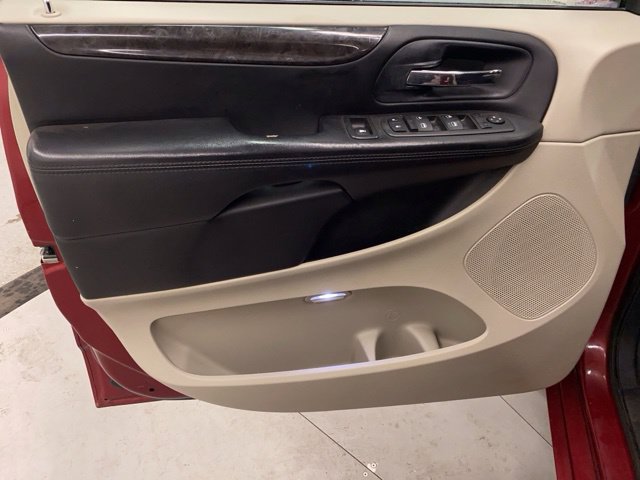 Used 2014 Dodge Grand Caravan SXT FWD image 23