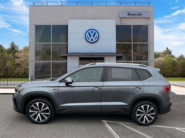 Certified 2022 Volkswagen Taos SE w/ Panoramic Sunroof Package image 7