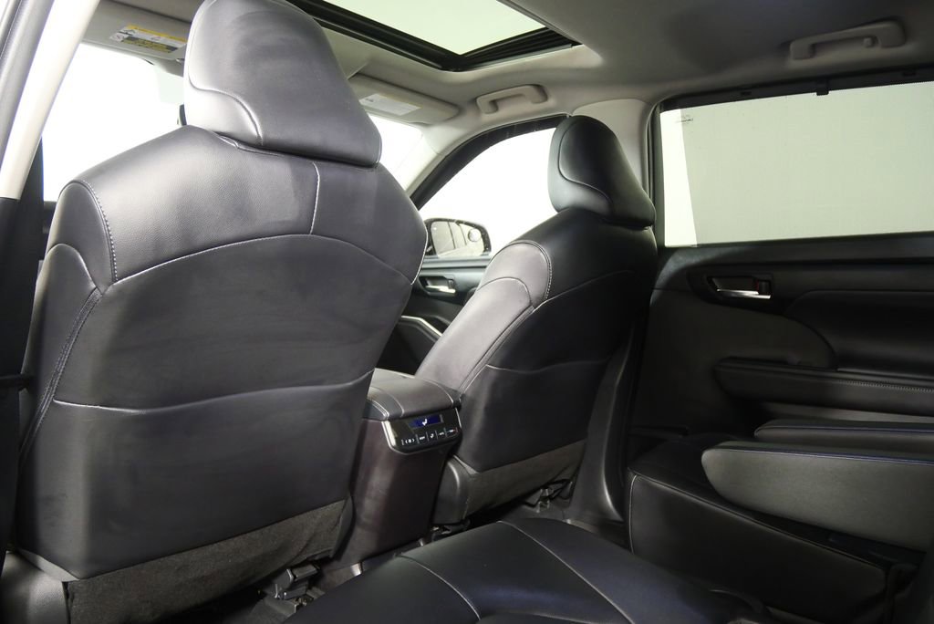 Used 2022 Toyota Highlander XLE image 22