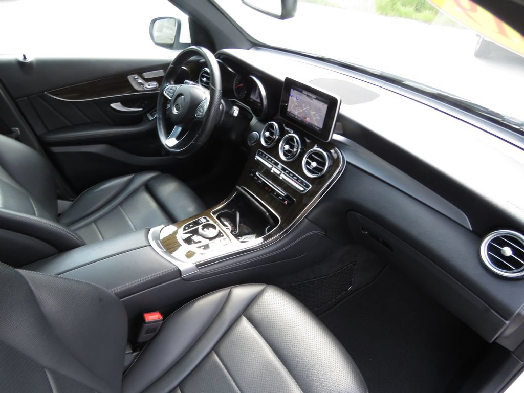 Used 2019 Mercedes-Benz GLC 300 4MATIC image 14